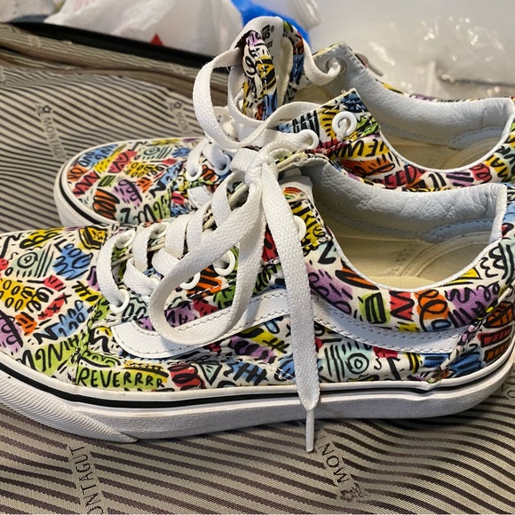 Likely new Vans shoes - Picture 3 of 4